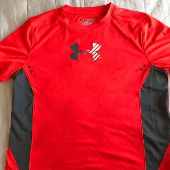 Under Armour boys heatgear T-shirt size YXL - Picture 1 of 2